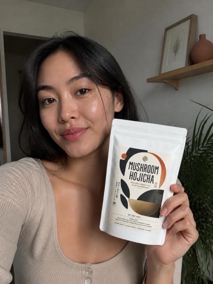 Customer sharing hojicha with mushrooms brewed as a daily wellness tea